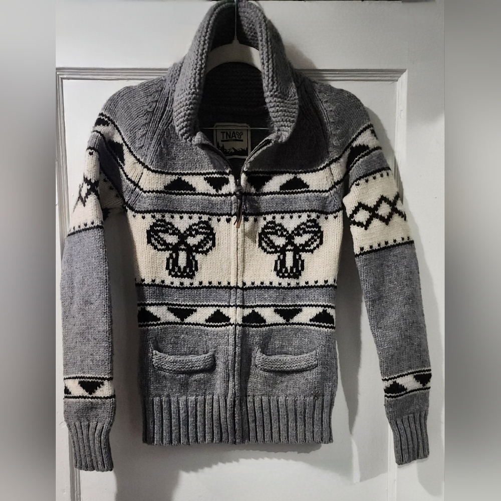 🌷Aritzia TNA "Sea to Sky" Cowichan-style zip-up cardigan in Grey🌷size: S